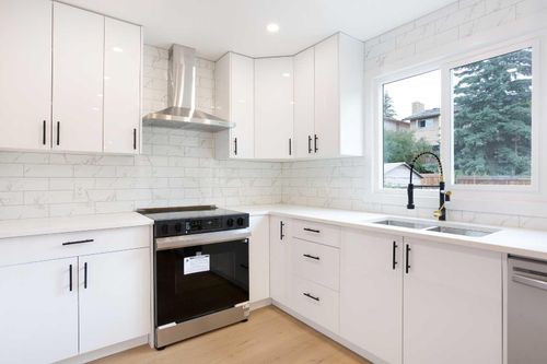 24 Hawkwood Cres Nw, Calgary, AB, T3G1X5 | Card Image