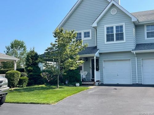 9-9 Summerfield Cir, Central Islip, NY, 11722-4649 | Card Image