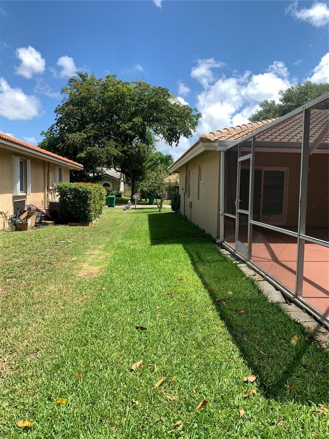 9840 Nw 28 Th Ct, House other with 4 bedrooms, 2 bathrooms and null parking in Coral Springs FL | Image 5