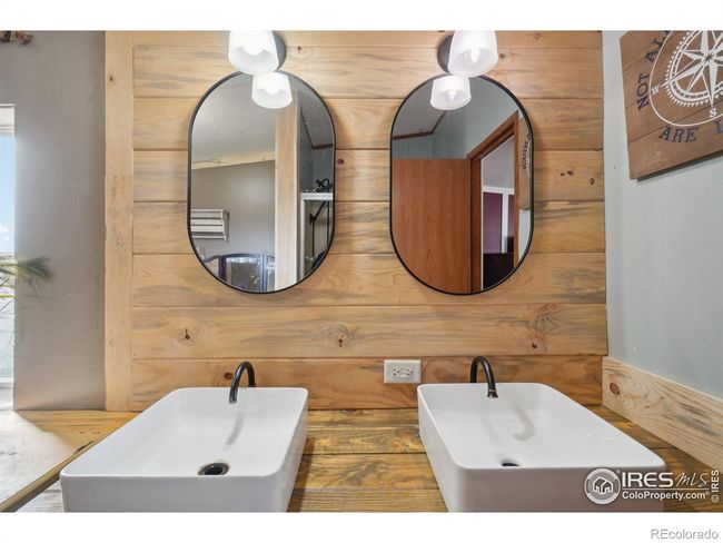 Dual Sinks | Image 28