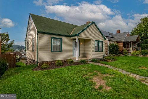 1435 Fayette Ave, READING, PA, 19607-2137 | Card Image