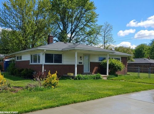 22324 Spitzley St, Clinton Twp, MI, 48035-4902 | Card Image