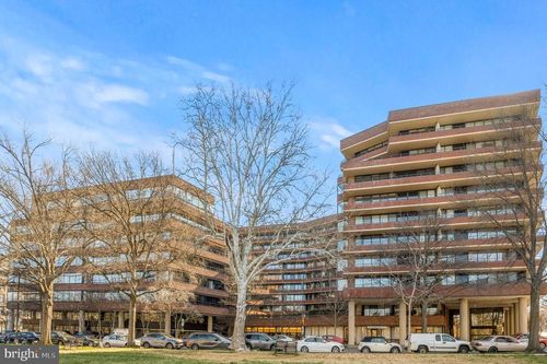 409-2555 Pennsylvania Ave Nw, WASHINGTON, DC, 20037-1640 | Card Image