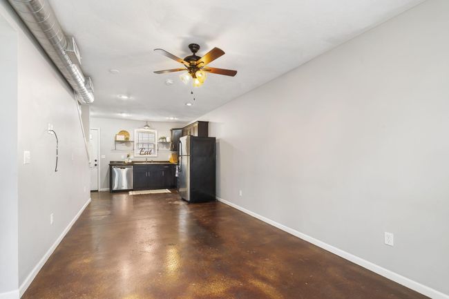 Living Area | Image 14