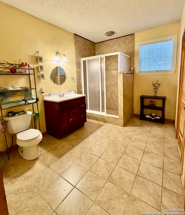 22739 Lazy Stream Dr, House other with 4 bedrooms, 2 bathrooms and null parking in Elmendorf TX | Image 8