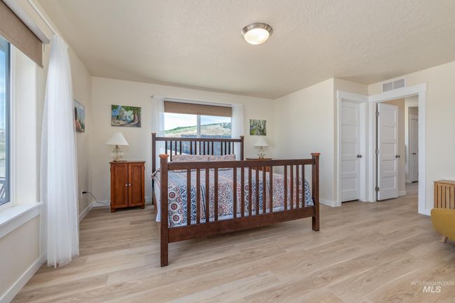 8142 Us Highway 95, House other with 3 bedrooms, 2 bathrooms and 2 parking in Marsing ID | Image 22