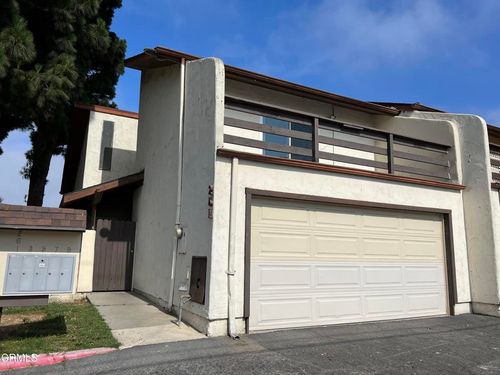 261 Glenwood Dr, Oxnard, CA, 93030-4033 | Card Image