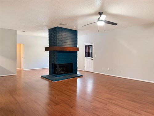 2708 Glendale Dr, Pearland, TX, 77584-1322 | Card Image