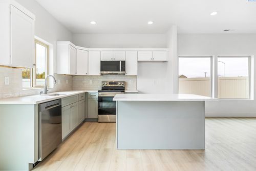 7487 Grapevine Ct, West Richland, WA, 99353-5585 | Card Image