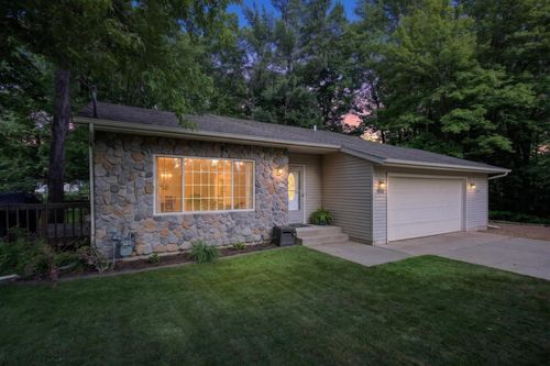 3217 Coon Ave, Stevens Point, WI, 54481-5168 | Card Image