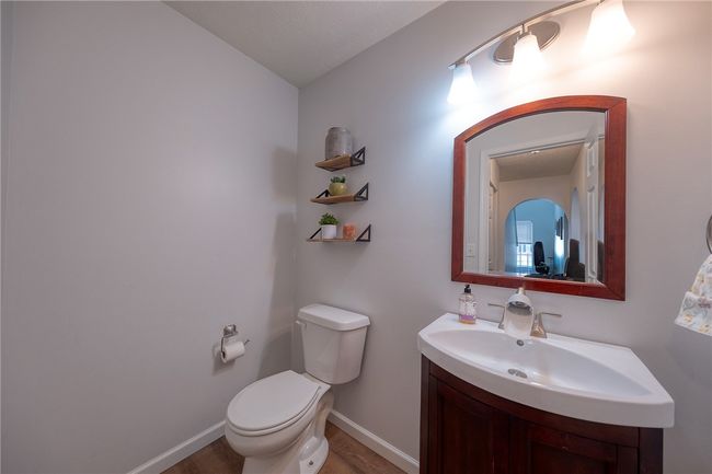 Main floor powder room | Image 12