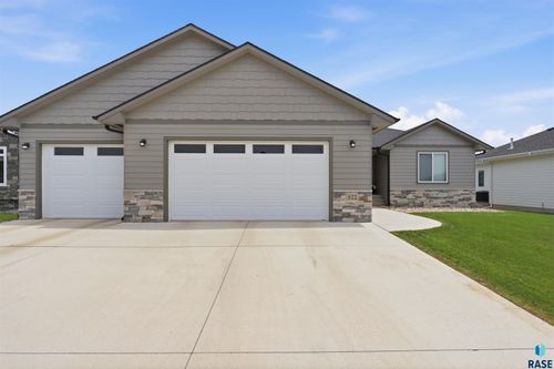 822 Melissa Ave, Harrisburg, SD, 57032-2756 | Card Image
