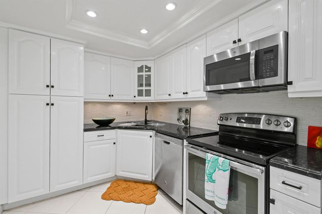 APT-112 - 2780 S Ocean Blvd, Condo with 2 bedrooms, 2 bathrooms and null parking in Palm Beach FL | Image 11