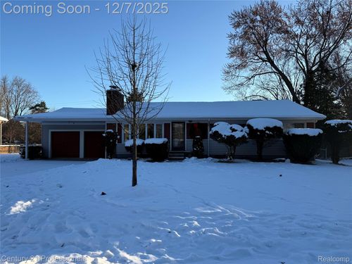 216 Nevada Ave, Rochester Hills, MI, 48309-1568 | Card Image