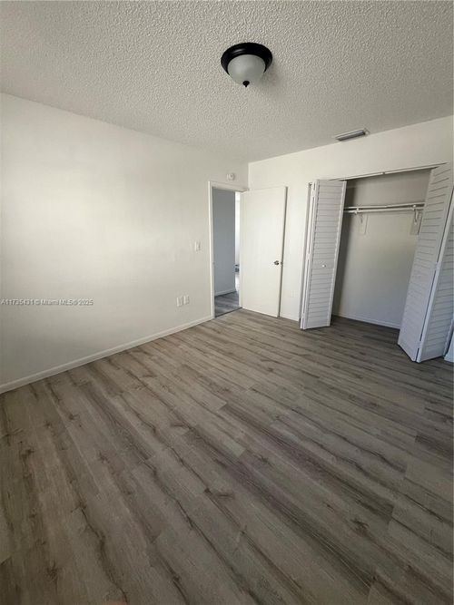 apt-3-334 E 21st St, Hialeah, FL, 33010-2755 | Card Image