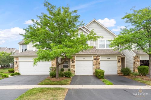 951 Viewpoint Dr, Lake In The Hills, IL, 60156-4915 | Card Image