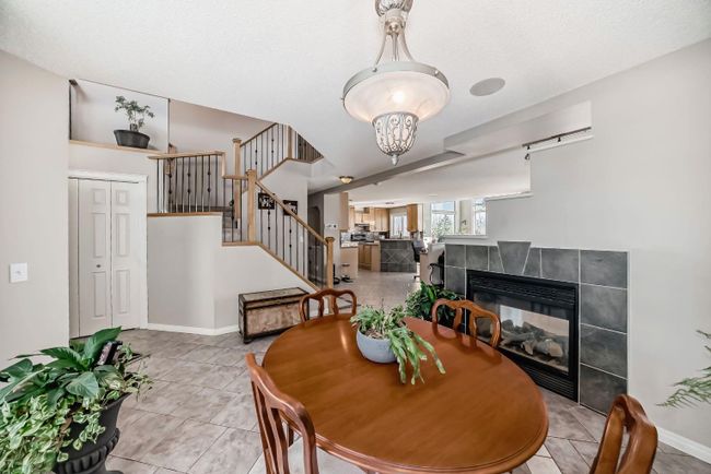 16 Valley Crest Gardens Nw, Home with 4 bedrooms, 3 bathrooms and 4 parking in Calgary AB | Image 4