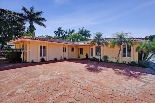 2 Ne 160th St, Miami, FL, 33162-4217 | Card Image