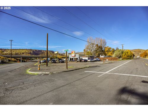 605 Hostetler St, The Dalles, OR, 97058-4167 | Card Image
