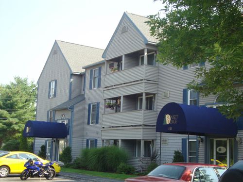 201-143 Eastern Ave, Manchester, NH, 03104-4633 | Card Image