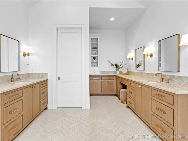 605 E Florence St, House other with 5 bedrooms, 5 bathrooms and null parking in Broken Arrow OK | Image 48