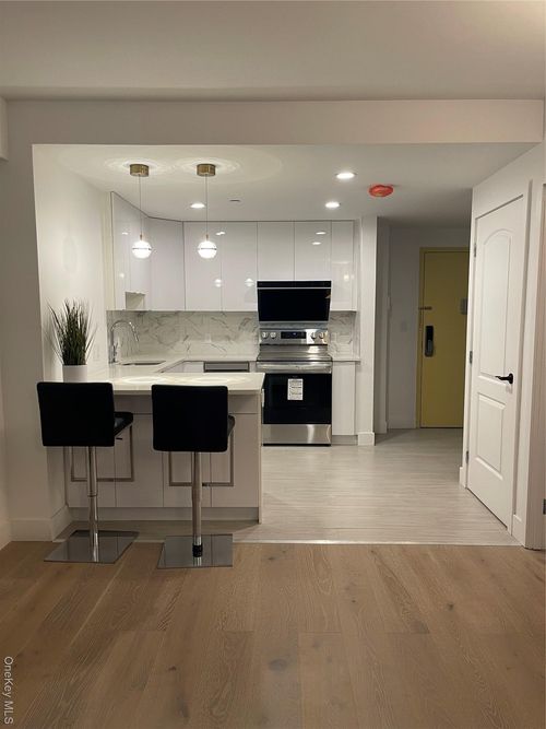 4a-5216 Roosevelt Ave, Woodside, NY, 11377-4232 | Card Image