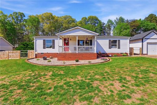 112 Hayes Dr, King, NC, 27021-8294 | Card Image