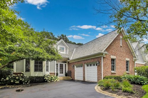 95 S Canterbury Ct, Lake Forest, IL, 60045-2340 | Card Image