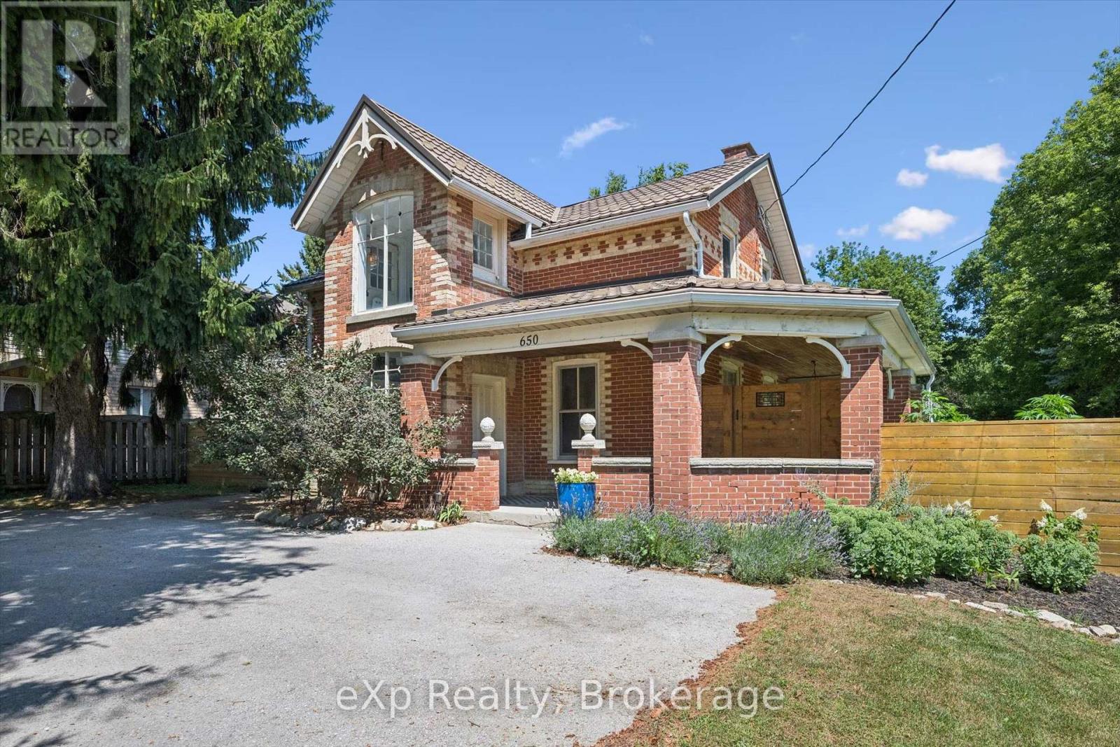 Residential in Centre Wellington (Fergus) 3