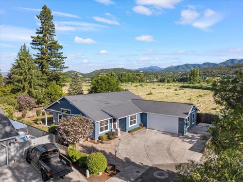2261 Starling Ln, Medford, OR, 97501-4387 | Card Image