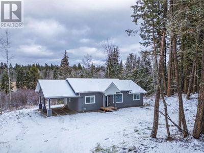 5219 Kallum Dr, House other with 3 bedrooms, 2 bathrooms and null parking in 108 Mile Ranch BC | Image 2