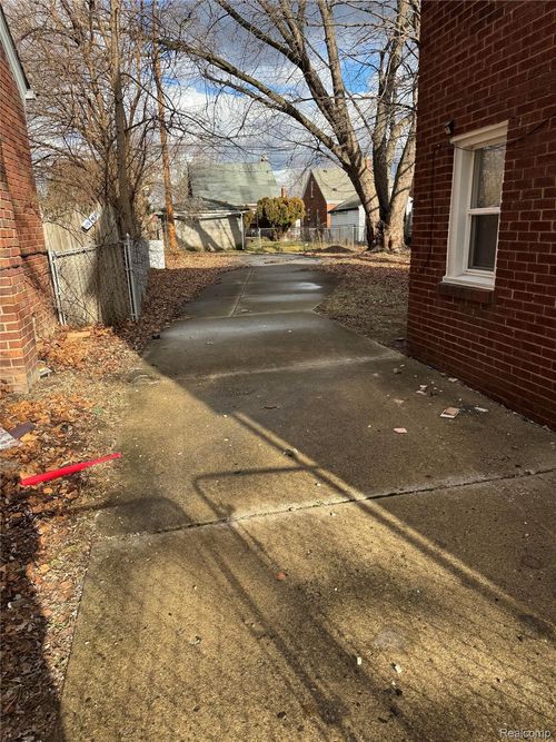 13693 Edmore Dr, Detroit, MI, 48205-1116 | Card Image