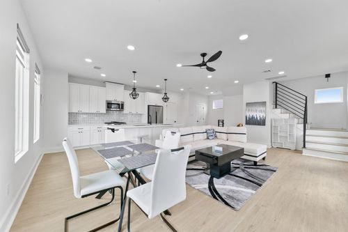 a-104 E 44th St, Houston, TX, 77018-5719 | Card Image