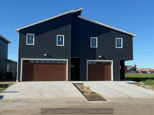 813 Nebraska Ave, Grand Island, NE, 68801 | Card Image