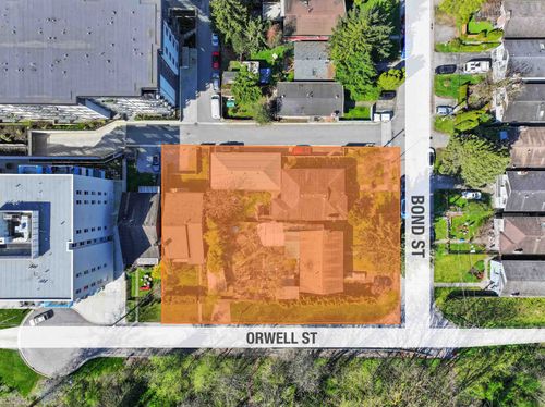 279 Orwell St, North Vancouver, BC, V7J2G2 | Card Image