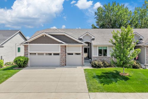 9164 Geanna Ct, West Des Moines, IA, 50266-8724 | Card Image