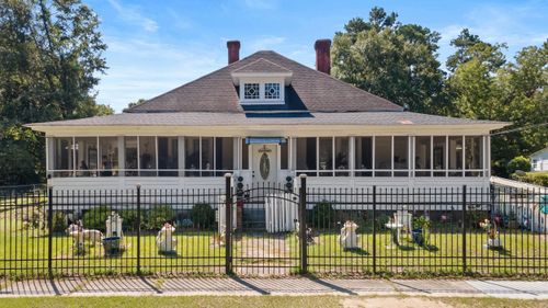 319 W Marion St, Mullins, SC, 29574-2621 | Card Image