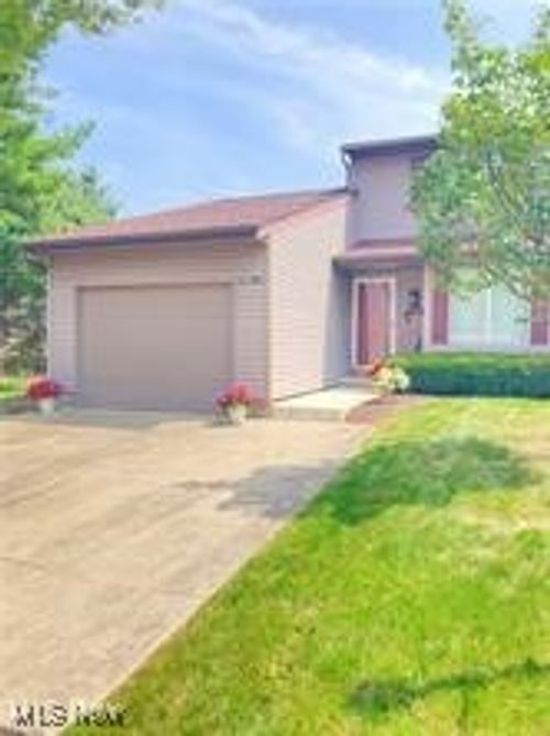 7355 West Blvd, Youngstown, OH, 44512-5273 | Card Image