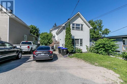 226 Queen St, Midland, ON, L4R3H1 | Card Image