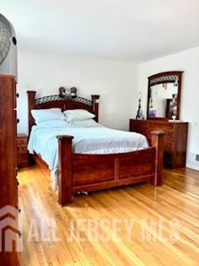 318 High St, Townhouse with 3 bedrooms, 2 bathrooms and null parking in Perth Amboy NJ | Image 22