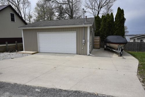 2690 Ovid St, Crystal, MI, 48818-9606 | Card Image