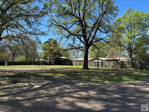 704 E Avenue E, Hooks, TX, 75561-5508 | Card Image