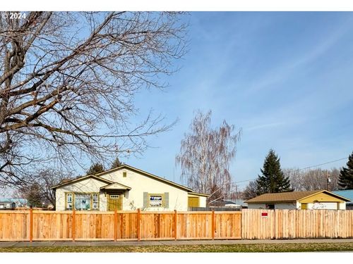 890 Valley Ave, BakerCity, OR, 97814 | Card Image