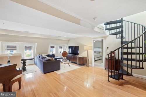 j-425 M St Nw, WASHINGTON, DC, 20001-4673 | Card Image