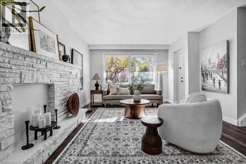 262 Westcourt Pl, Waterloo, ON, N2L2R7 | Card Image