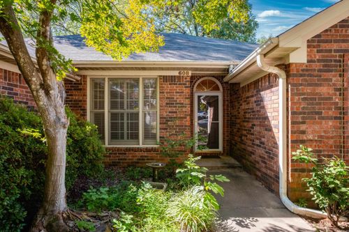 608 Cambridge Place Dr, Little Rock, AR, 72227-2113 | Card Image