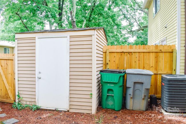 View of the backyard storage room | Image 39