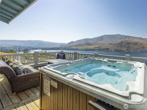 326 Porcupine Ln, Chelan, WA, 98816 | Card Image