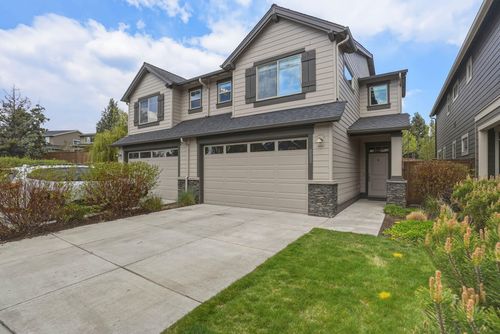 20724 Ne Sierra Dr, Bend, OR, 97701-7174 | Card Image