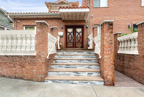 58 83rd Pl, Middle Village, NY, 11379-5415 | Card Image